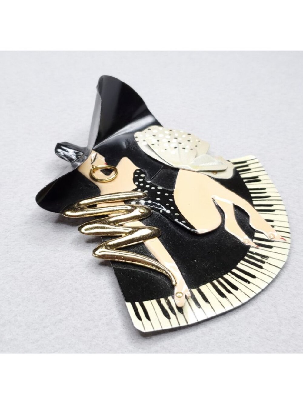 Vintage Brooch Statement Black Gold Tone Pin Up Women Piano Artisan Signed 4" - Picture 3 of 9
